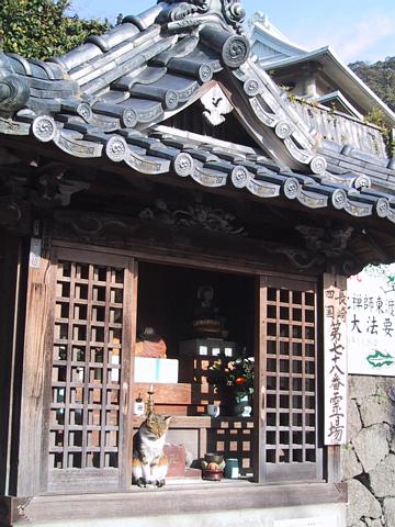 興福寺前のほこら